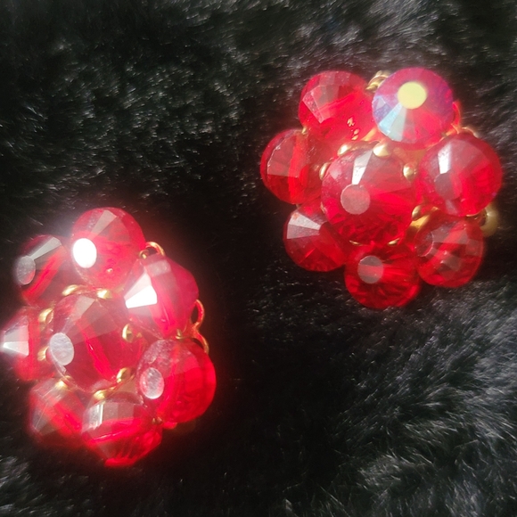 Ruby red cluster clip-ons! RARE - Picture 1 of 7